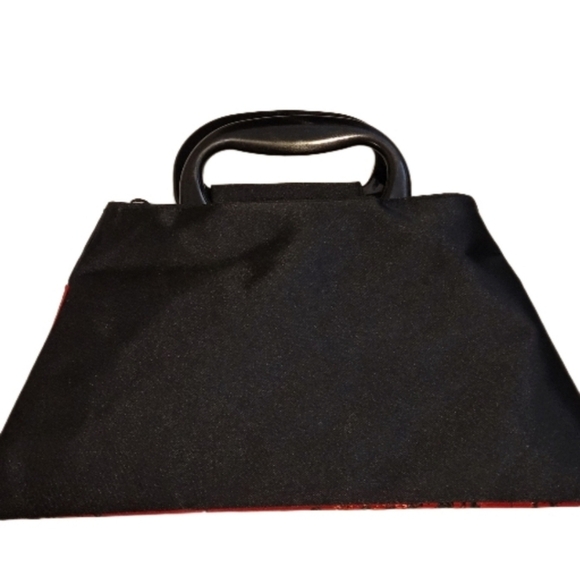 Elegant Red and Black Floral Handbag - Picture 2 of 8